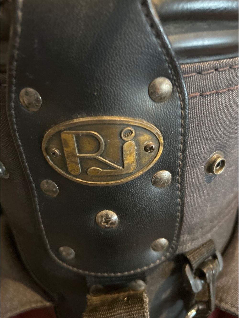 RJ Vintage Golf Bag in Black and Burgundy - Picture 3 of 8